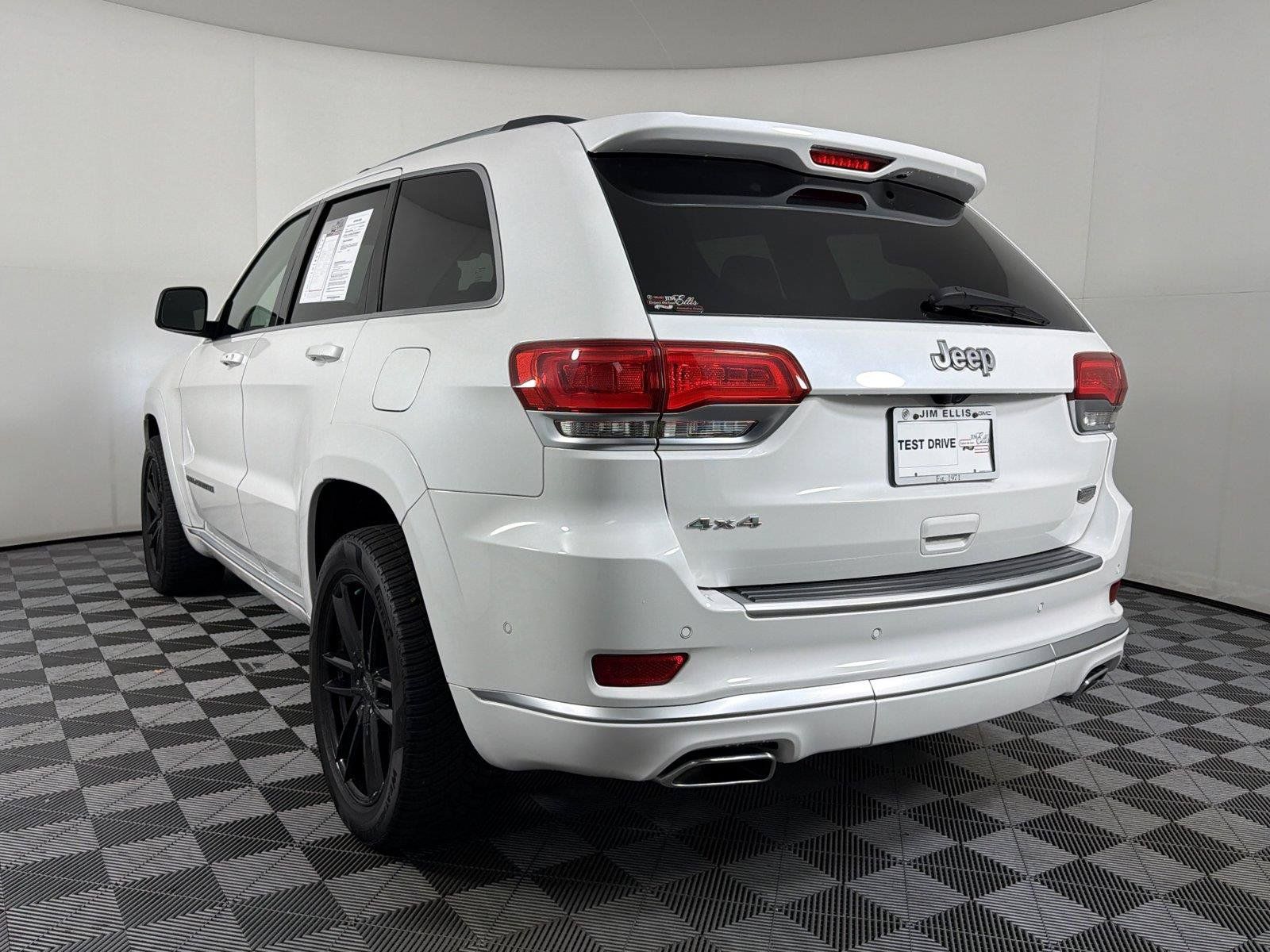 Used 2019 Jeep Grand Cherokee Summit AWD/4WD image 4