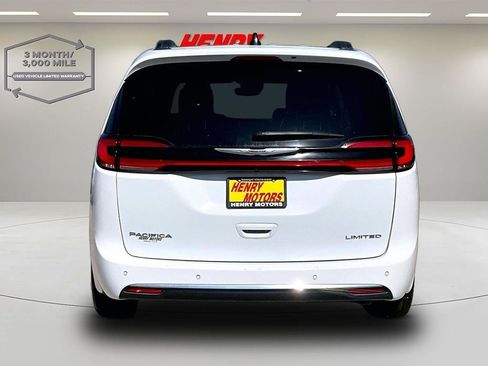 Used 2023 Chrysler Pacifica Limited FWD image 5