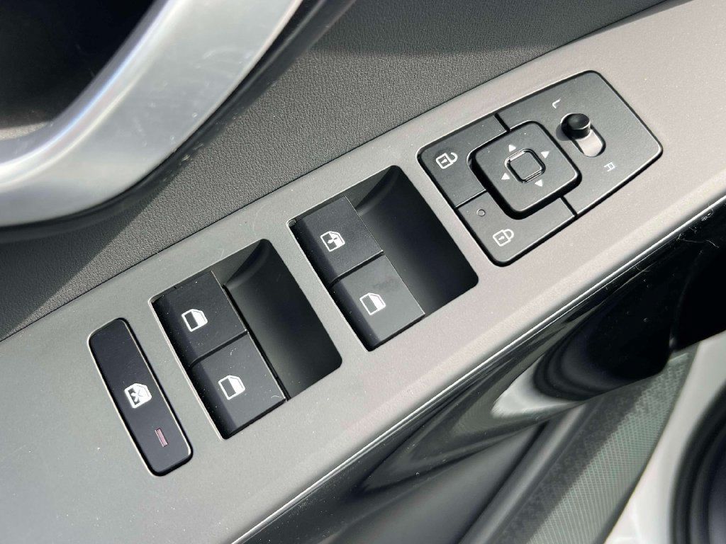 Used 2025 Kia Niro EX w/ EX Cold Weather Package FWD image 18