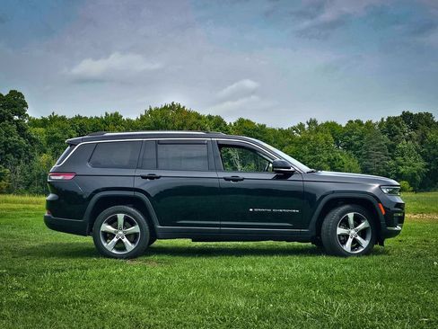Used 2021 Jeep Grand Cherokee L Limited AWD/4WD image 2