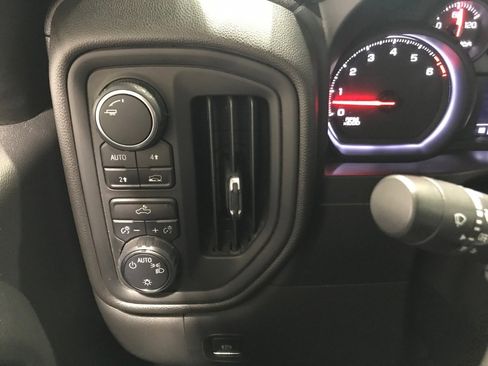 Used 2019 Chevrolet Silverado 1500 Custom w/ Custom Value Package image 16