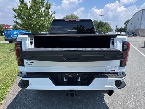 Used 2024 GMC Sierra 3500 AT4 w/ Technology Package AWD/4WD image 7
