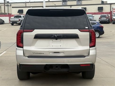 Used 2022 GMC Yukon SLT w/ SLT Premium Package image 5