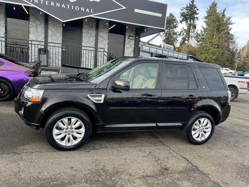 Used 2014 Land Rover LR2 Base image 2