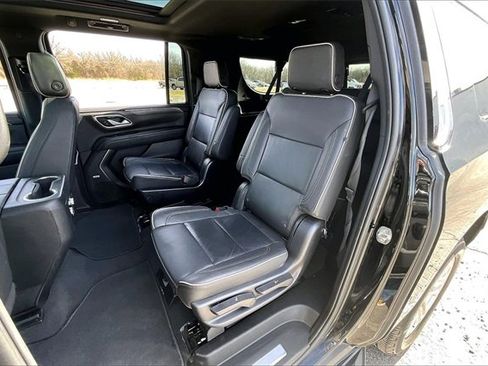 Used 2022 GMC Yukon XL SLT w/ SLT Premium Package image 22