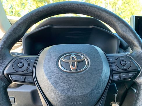 Used 2025 Toyota RAV4 LE image 27