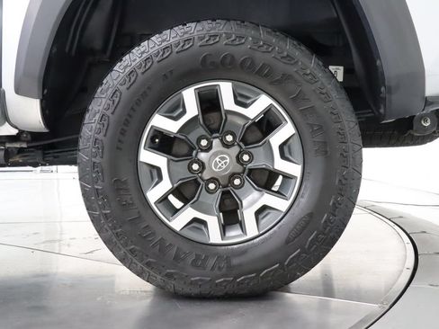 Used 2022 Toyota Tacoma TRD Off-Road AWD/4WD image 42