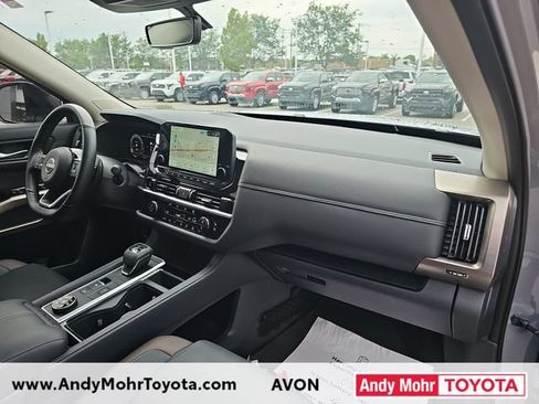 Used 2025 Nissan Pathfinder Platinum AWD/4WD image 39