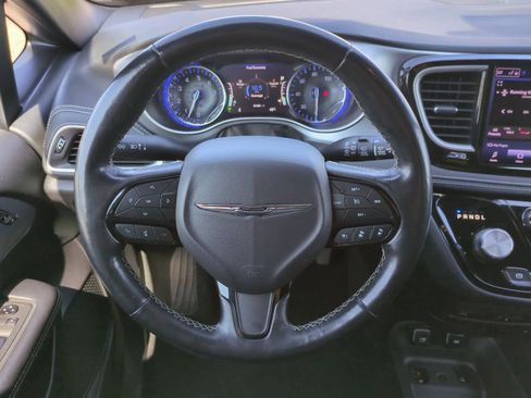 Used 2021 Chrysler Pacifica Touring-L w/ Uconnect Theater Family Group AWD/4WD image 22