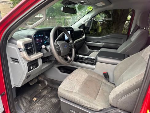 Used 2023 Ford F350 XLT w/ Snow Plow/Camper Package AWD/4WD image 3