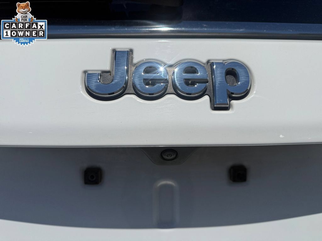 Used 2025 Jeep Compass Latitude AWD/4WD image 17