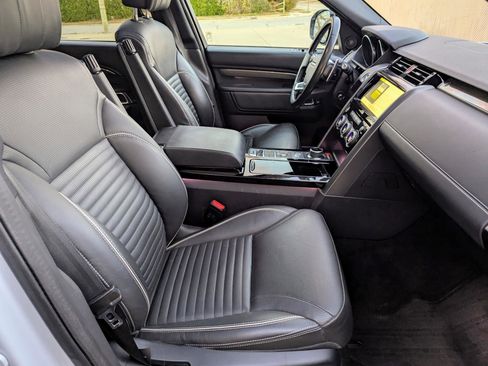 Used 2017 Land Rover Discovery HSE Luxury image 12