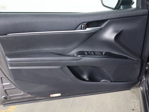 Used 2018 Toyota Camry SE w/ Convenience Package FWD image 19