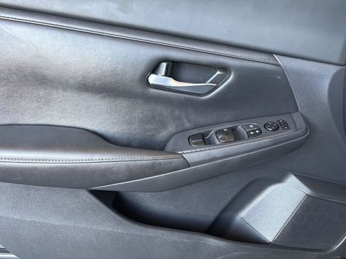 Used 2022 Nissan Sentra SV FWD image 11
