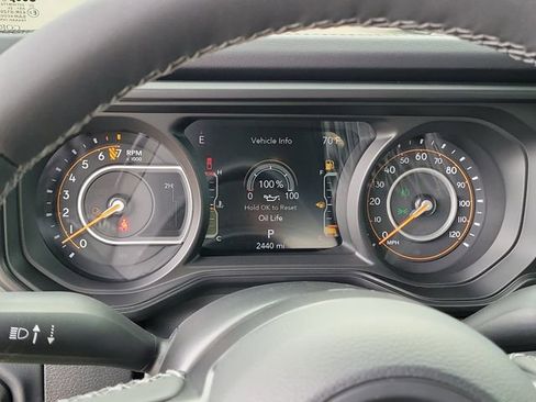 Used 2025 Jeep Gladiator Mojave AWD/4WD image 27