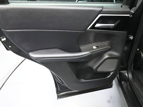 Used 2023 Mitsubishi Outlander SE image 42