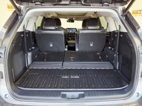Used 2021 Toyota Highlander Platinum image 19