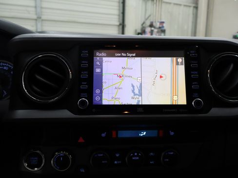 Used 2020 Toyota Tacoma TRD Off-Road w/ TRD Premium Off Road Package image 22