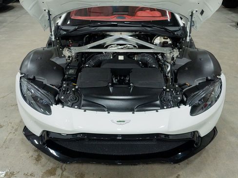 Used 2019 Aston Martin V8 Vantage Coupe image 51