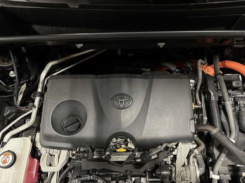 Used 2021 Toyota Venza LE AWD/4WD image 12