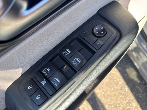 Used 2020 Chrysler Pacifica Touring-L Plus w/ Tire & Wheel Group image 11