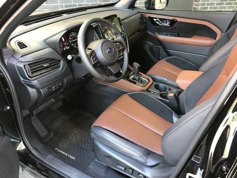 Used 2025 Subaru Forester Touring AWD/4WD image 5