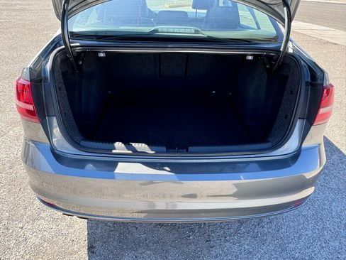 Used 2017 Volkswagen Jetta SE image 28