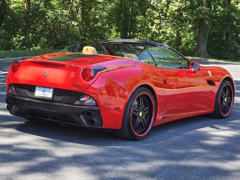 Used 2009 Ferrari California RWD image 6