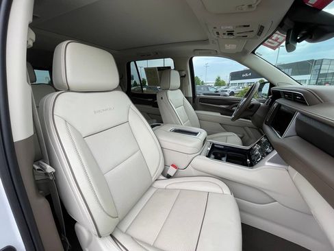 Used 2024 GMC Yukon Denali AWD/4WD image 32
