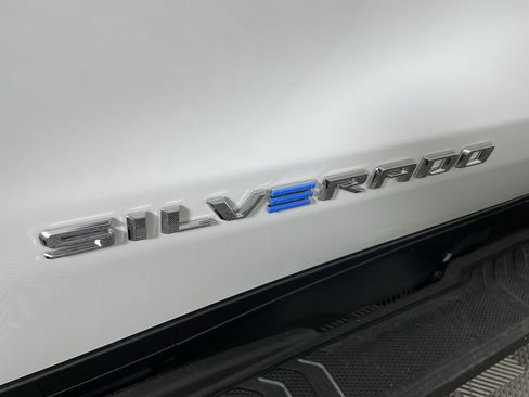 New 2025 Chevrolet Silverado EV LT image 92