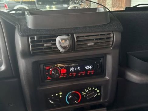 Used 1999 Jeep Wrangler SE image 9