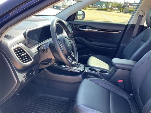 Certified 2026 Kia Seltos EX FWD image 2