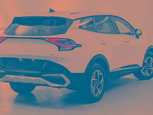 Used 2024 Kia Sportage LX image 3