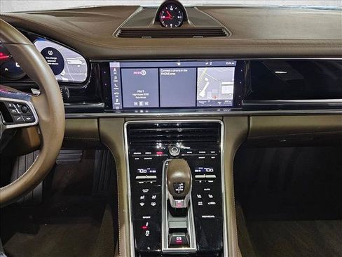 Used 2020 Porsche Panamera RWD image 15