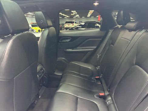 Used 2020 Jaguar F-PACE Premium image 35