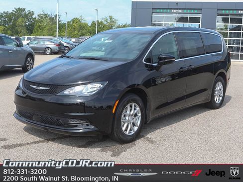 New 2025 Chrysler Voyager LX image 2