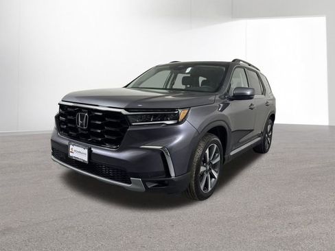 Used 2025 Honda Pilot Touring image 2