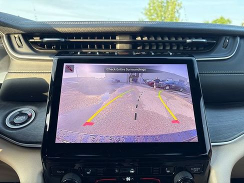 Used 2025 Jeep Grand Cherokee L Limited w/ Trailer Tow Package AWD/4WD image 15