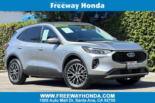Used 2024 Ford Escape SE FWD image 1