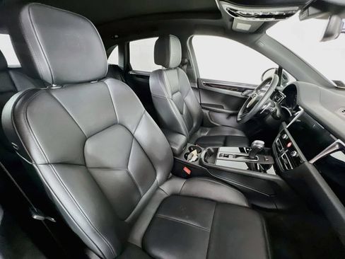Certified 2023 Porsche Macan AWD/4WD image 30