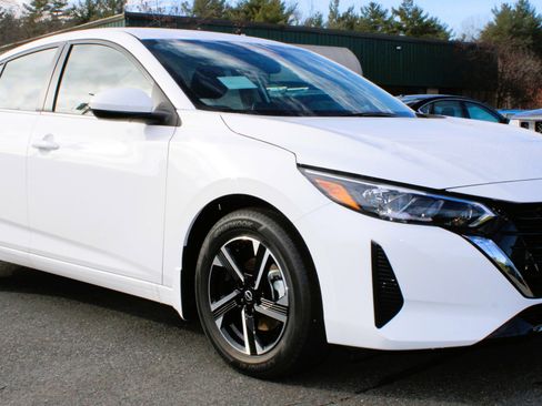 New 2025 Nissan Versa SR w/ Trunk Package image 6