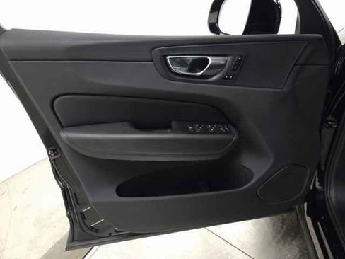 Certified 2025 Volvo XC60 B5 Core image 16