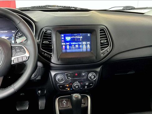 Used 2018 Jeep Compass Latitude w/ Popular Equipment Group FWD image 7