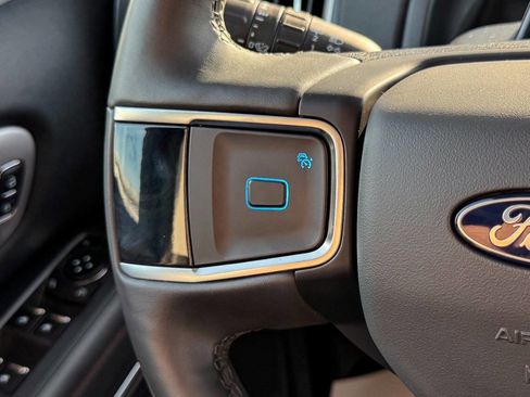 Used 2025 Ford Expedition Active AWD/4WD image 31