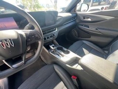 Used 2025 Buick Envista Preferred image 16