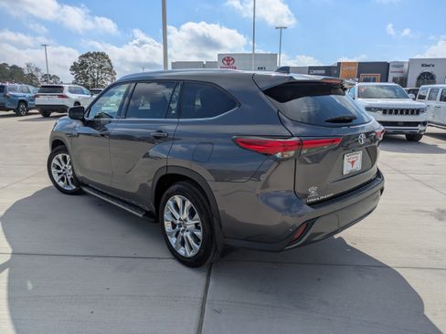 Certified 2022 Toyota Highlander Limited image 5