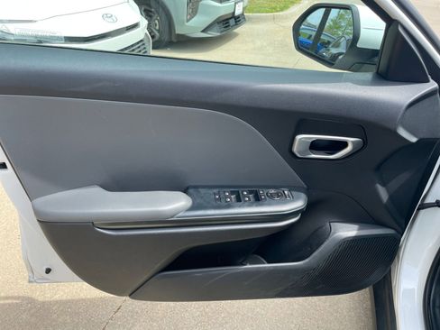 Used 2025 Kia K4 LXS image 18