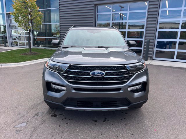 Used 2024 Ford Explorer XLT w/ Equipment Group 202A AWD/4WD image 2