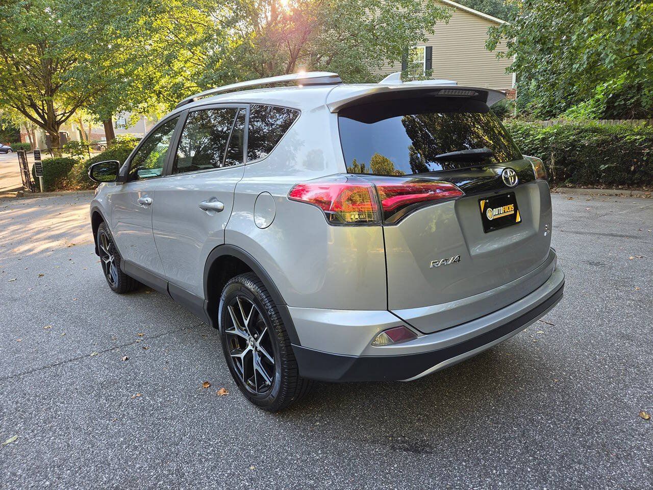 Used 2017 Toyota RAV4 SE AWD/4WD image 3