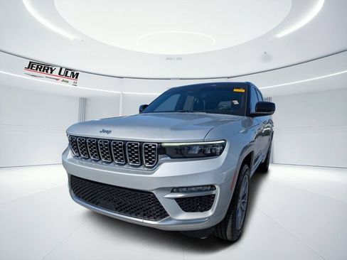 Used 2022 Jeep Grand Cherokee Summit AWD/4WD image 6
